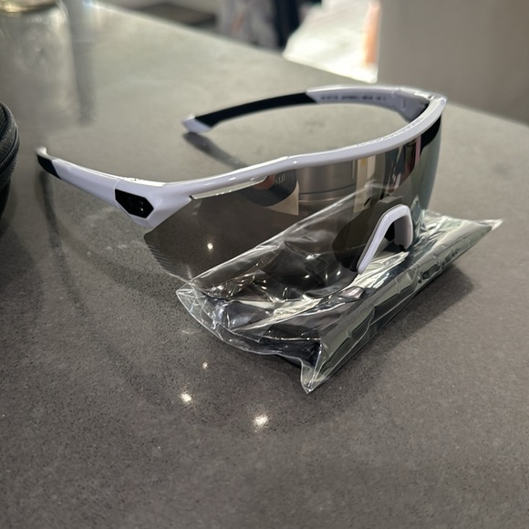 Oakley Sunglasses - Picture 3 of 4